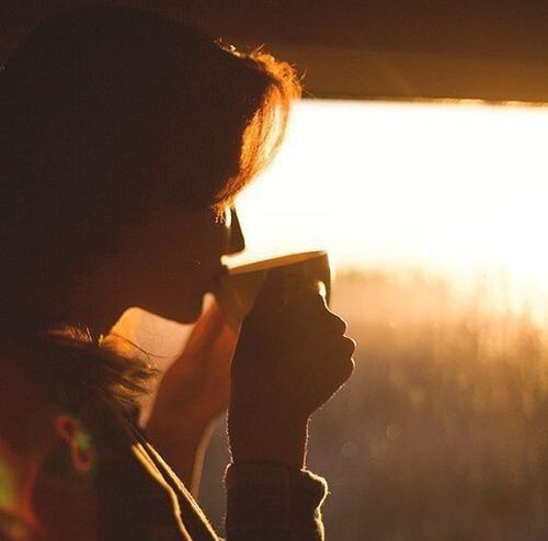 Canecas Terapêuticas e Infusoras: Transforme Seu Chá em Um Ritual