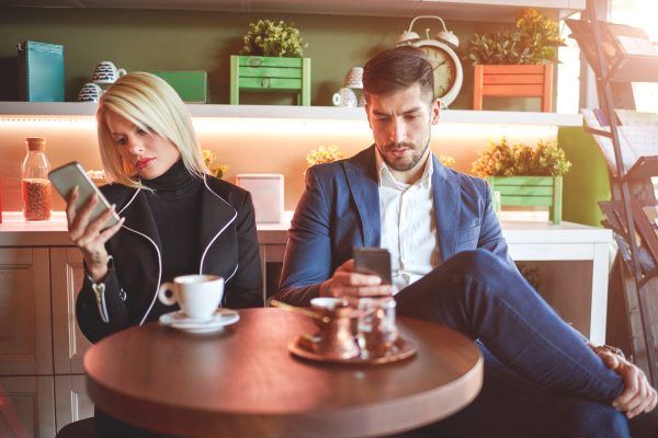 Como as Conversas que Você Evita Estão Pesando Sua Saúde Mental