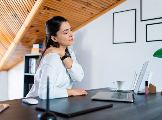 Por Que a Postura Errada Está Ligada à Falta de Energia e Mau Humor