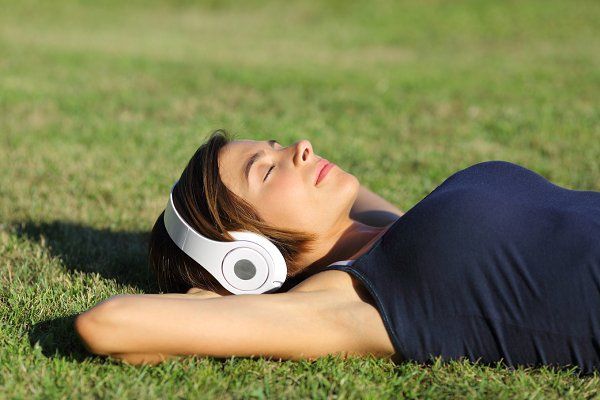 O Papel da Música no Controle da Ansiedade e da Dor