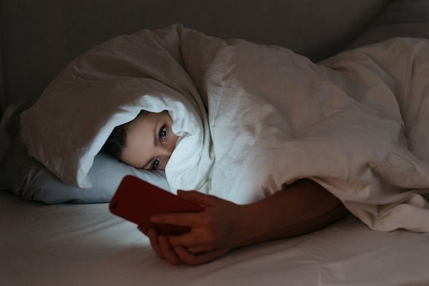 O Erro Que Todos Cometem Antes de Dormir (e Como um Choque Térmico Pode Ser a Solução)